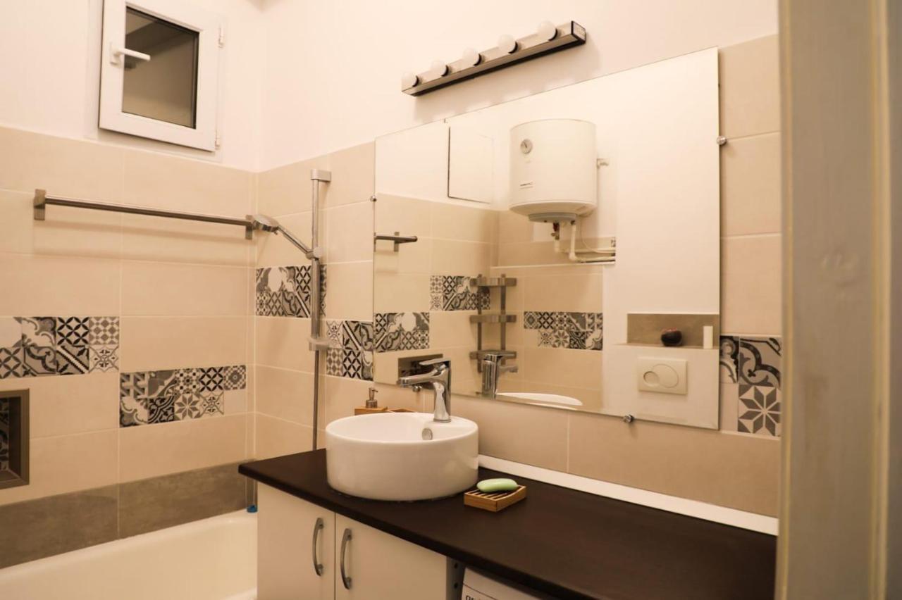 Ultracentral Cozy Apartment Near Old Town Bukarest Exteriör bild